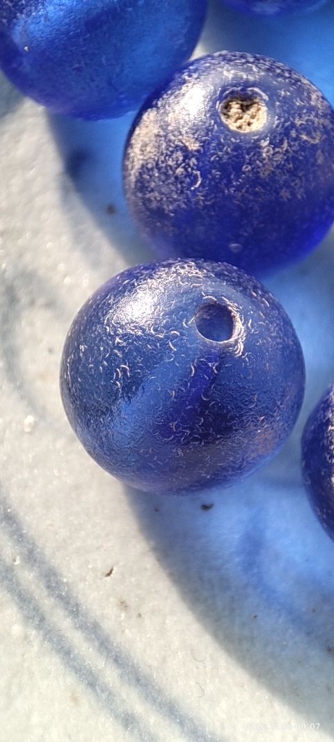 古玩玉器清代寶藍(lán)琉璃珠拍賣，當(dāng)前價(jià)格999元