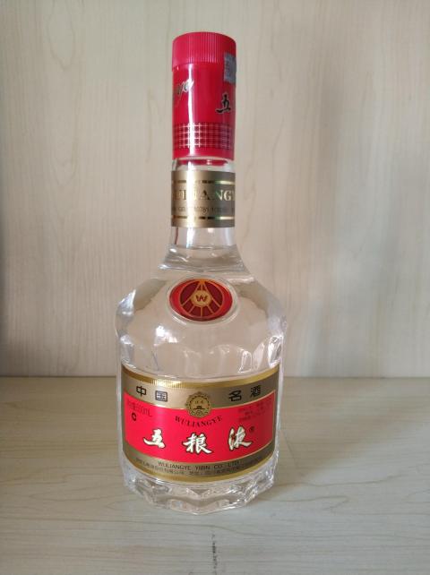 古玩雜項2003年產五糧液拍賣,當前價格2300元