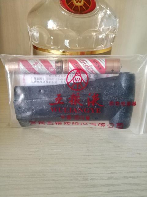 古玩雜項2003年產五糧液拍賣,當前價格2300元