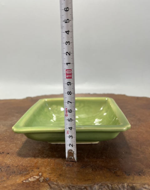 古玩陶瓷解放初期左右綠釉印花四方倭角盤拍賣，當前價格400元