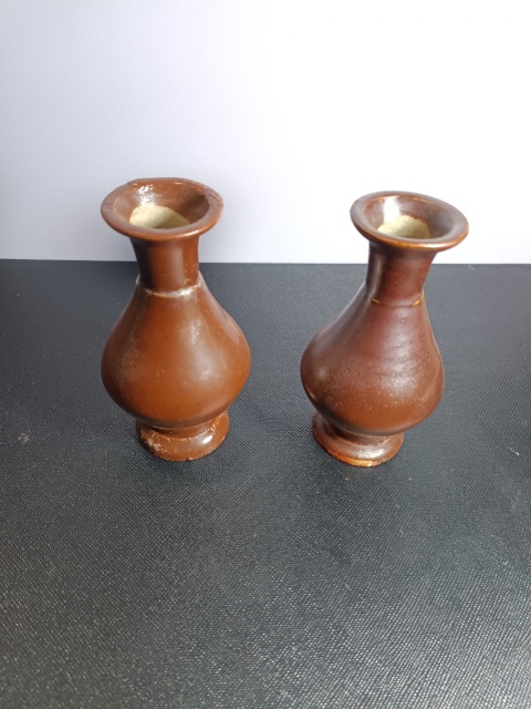 古玩陶瓷（一只全品的也得千元左右）一對清早期德化窯紫金釉撇口瓶拍賣，當前價格698元