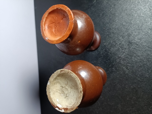 古玩陶瓷（一只全品的也得千元左右）一對清早期德化窯紫金釉撇口瓶拍賣，當前價格698元