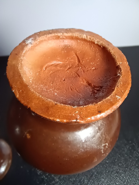 古玩陶瓷（一只全品的也得千元左右）一對清早期德化窯紫金釉撇口瓶拍賣，當前價格698元