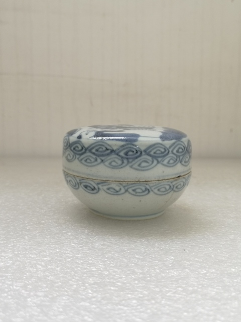 古玩陶瓷清代雍正至乾隆麒麟送子青花蓋盒拍賣,當前價格750元
