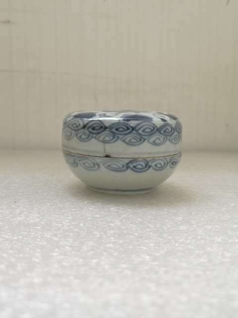 古玩陶瓷清代雍正至乾隆麒麟送子青花蓋盒拍賣,當前價格750元