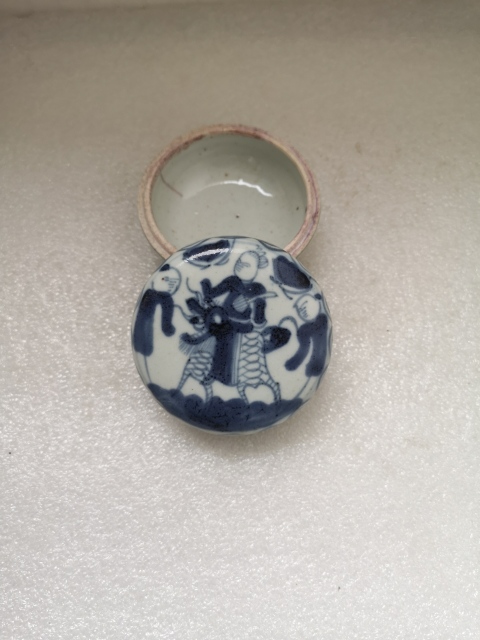古玩陶瓷清代雍正至乾隆麒麟送子青花蓋盒拍賣,當前價格750元