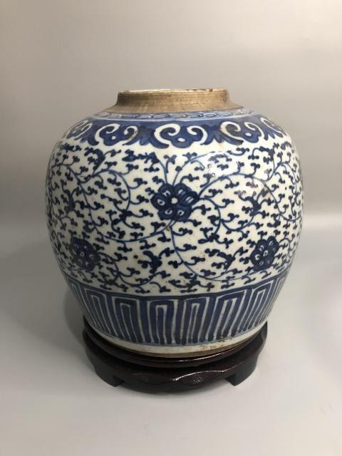 古玩陶瓷清中纏枝花卉紋青花罐拍賣，當前價格980元