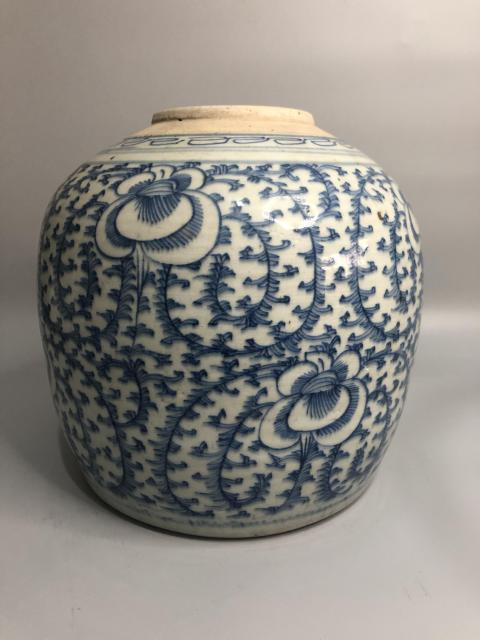 古玩陶瓷清中纏枝花卉紋青花罐拍賣，當前價格1800元