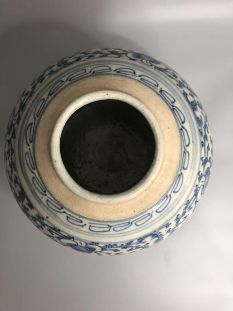 古玩陶瓷清中纏枝花卉紋青花罐拍賣，當前價格1800元
