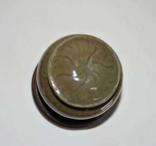 古玩陶瓷元代龍泉青釉荷葉錢罐拍賣，當(dāng)前價(jià)格6000元