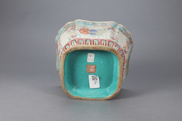 清 粉彩人物紋四方碗 大清同治年制款 中国 古美術 A famille-rose and blue and white 'lotus' bowl, Mark and