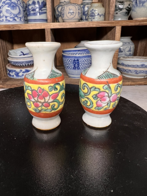 古玩陶瓷【雍正粉彩、乾隆粉彩】清代早期粉彩花卉紋撇口瓶拍賣，當前價格2000元