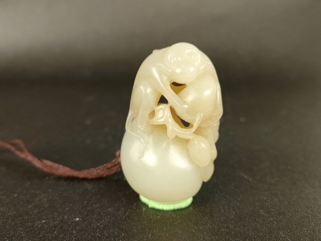 古玩玉器和田玉雕“靈猴獻壽”把件拍賣，當前價格5000元