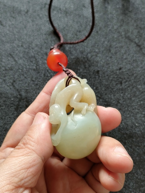 古玩玉器和田玉雕“靈猴獻壽”把件拍賣，當前價格5000元