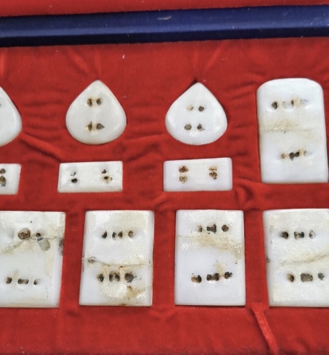 古玩玉器琉璃料素紋帶板拍賣,當前價格6000元