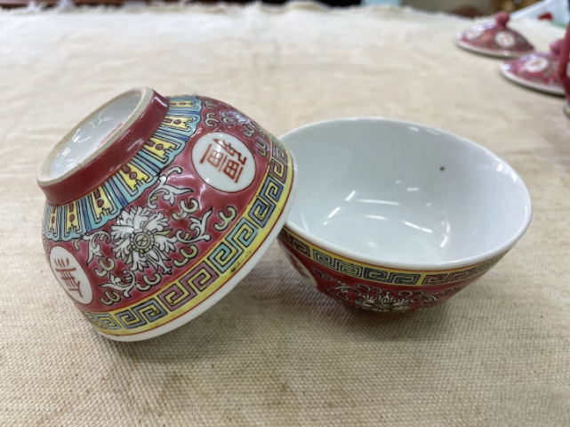 古玩陶瓷胭脂紅地粉彩花卉萬壽無疆紋碗拍賣，當前價格120元