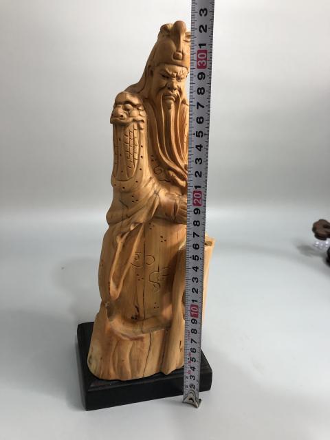 古玩雜項(xiàng)武財(cái)神關(guān)公崖柏根雕拍賣,當(dāng)前價(jià)格550元