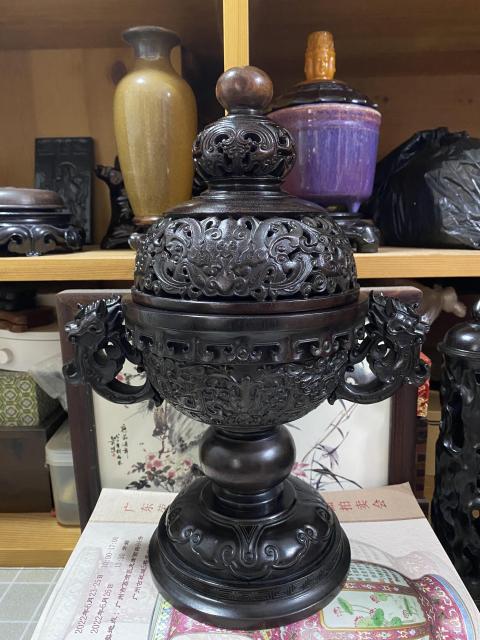 古玩雜項紫檀木鏤空熏香爐拍賣,當(dāng)前價格8000元
