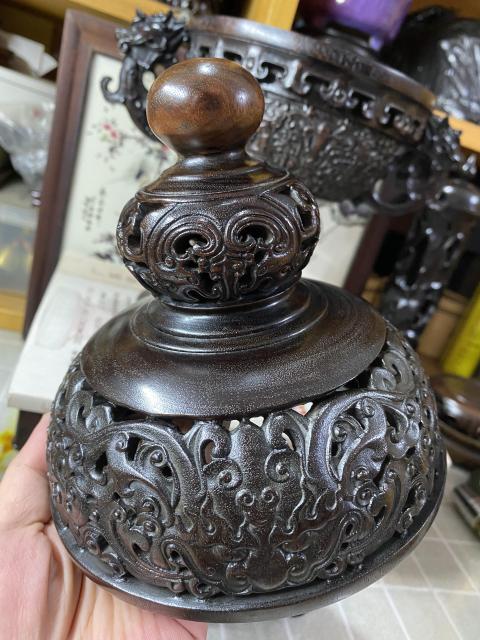 古玩雜項紫檀木鏤空熏香爐拍賣,當(dāng)前價格8000元