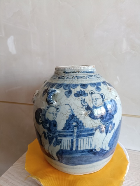 古玩陶瓷清代青花人物畫四系壺拍賣,當前價格299元