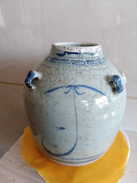 古玩陶瓷清代青花人物畫四系壺拍賣,當前價格299元