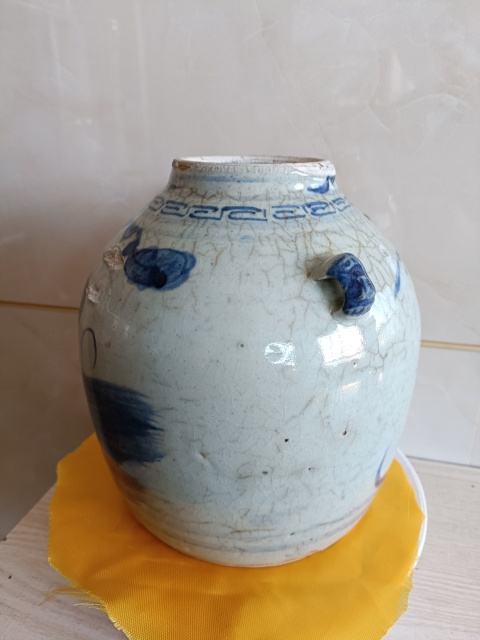 古玩陶瓷清代青花人物畫四系壺拍賣,當前價格299元