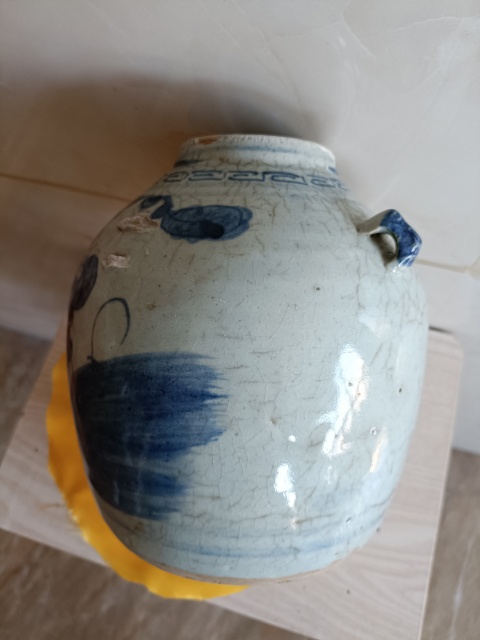 古玩陶瓷清代青花人物畫四系壺拍賣,當前價格299元
