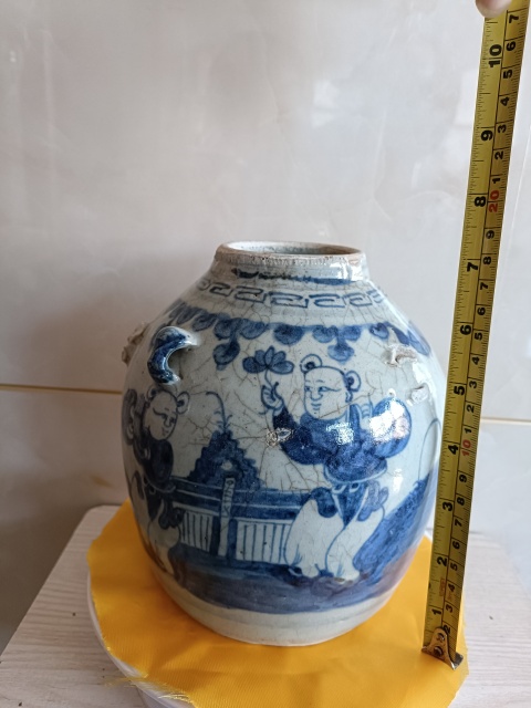 古玩陶瓷清代青花人物畫四系壺拍賣,當前價格299元