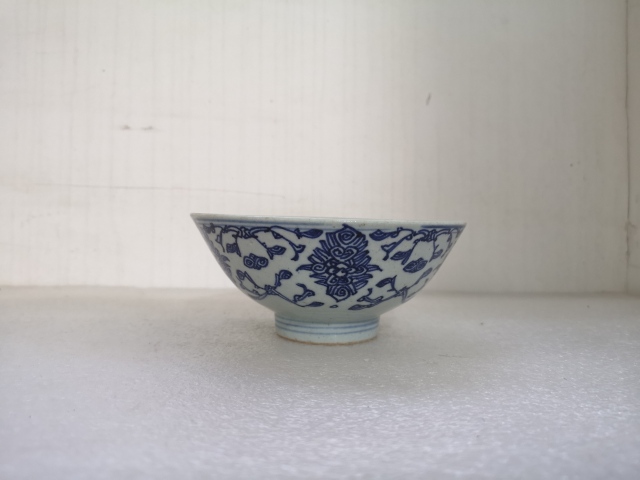古玩陶瓷清代中期花卉紋青花碗拍賣,當前價格750元