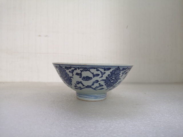古玩陶瓷清代中期花卉紋青花碗拍賣,當前價格750元