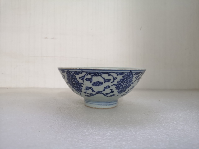 古玩陶瓷清代中期花卉紋青花碗拍賣,當前價格750元