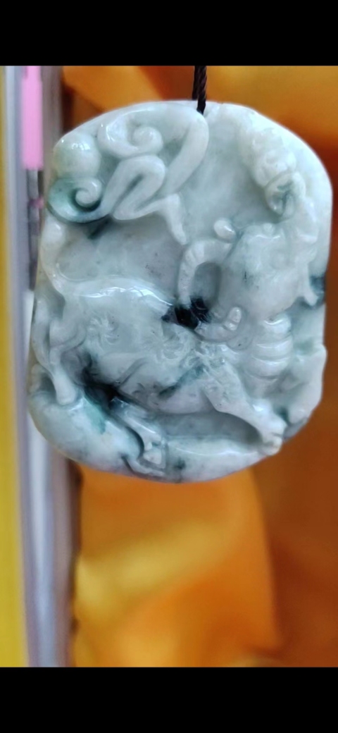 古玩玉器A貨天然豆種翡翠掛件,配鏈子拍賣,當前價格888元