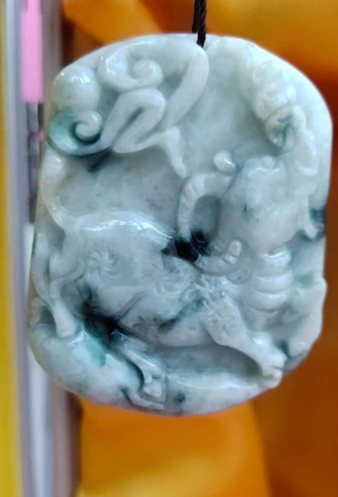 古玩玉器A貨天然豆種翡翠掛件,配鏈子拍賣,當前價格888元
