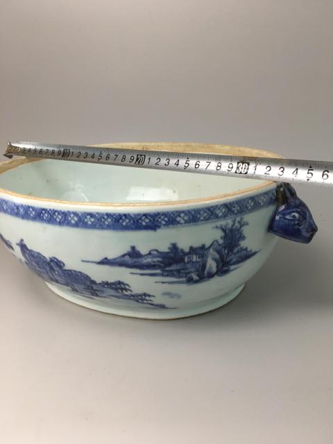 古玩陶瓷【稀有珍品】清雍正乾隆青花山水花卉紋神龕恭盒拍賣，當前價格19000元