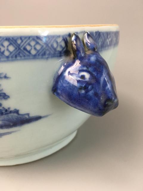 古玩陶瓷【稀有珍品】清雍正乾隆青花山水花卉紋神龕恭盒拍賣，當前價格19000元