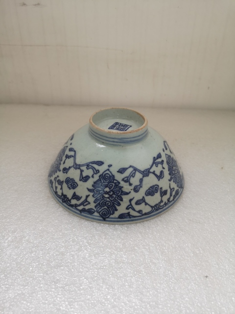 古玩陶瓷清代中期花卉紋青花碗拍賣,當前價格750元
