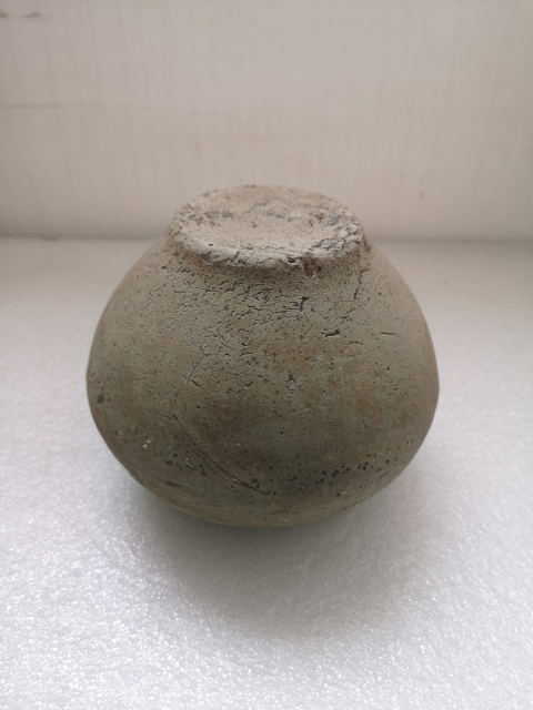 古玩陶瓷宋元灰陶印花罐拍賣,當前價格680元