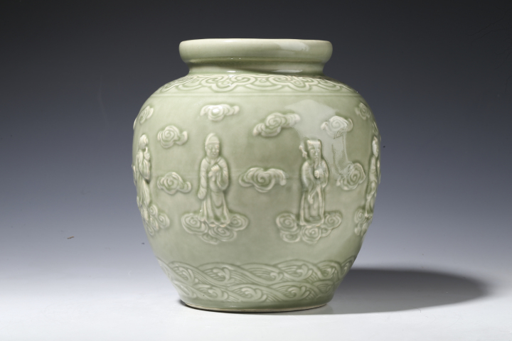 古玩陶瓷民國 青釉貼塑八仙紋飾太白罐（乾隆官窯款）拍賣，當前價格15000元