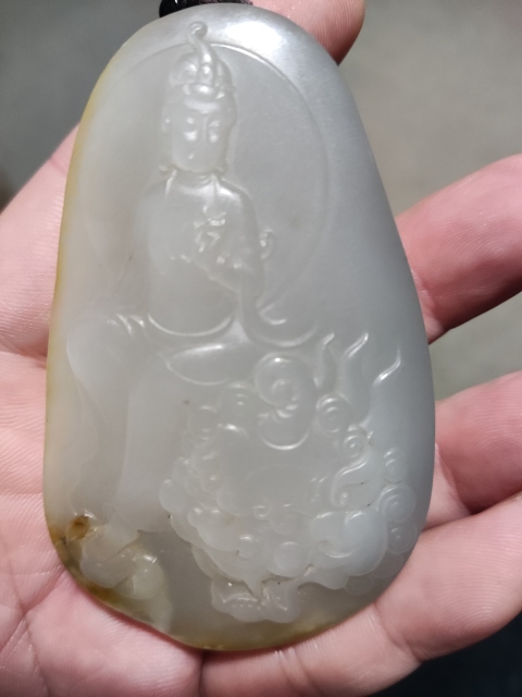 古玩玉器和田籽料名家梁文哲手工雕刻觀音拍賣，當(dāng)前價(jià)格19866元