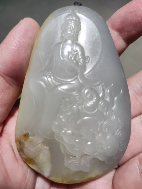 古玩玉器和田籽料名家梁文哲手工雕刻觀音拍賣，當(dāng)前價(jià)格19866元