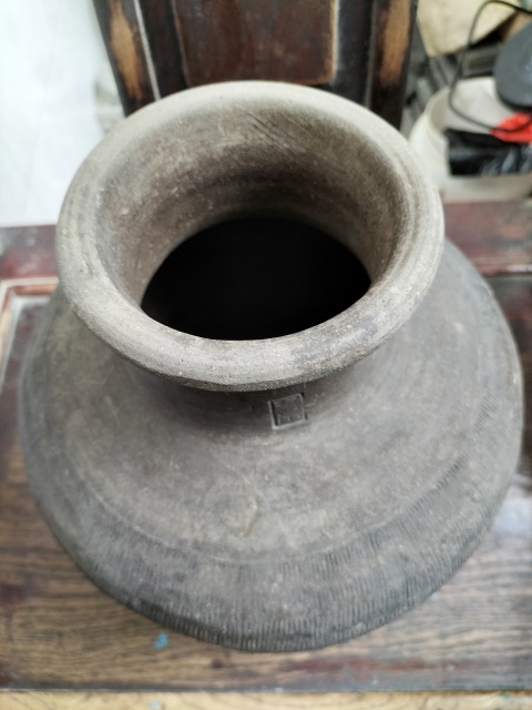 古玩陶瓷灰陶線條紋唇口罐拍賣,當(dāng)前價格899元