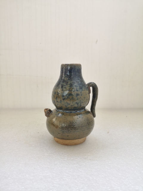 古玩陶瓷清代晚期磁州窯黑褐釉葫蘆型執壺拍賣，當前價格680元