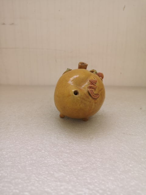 古玩陶瓷素三彩桃型水滴拍賣，當前價格450元