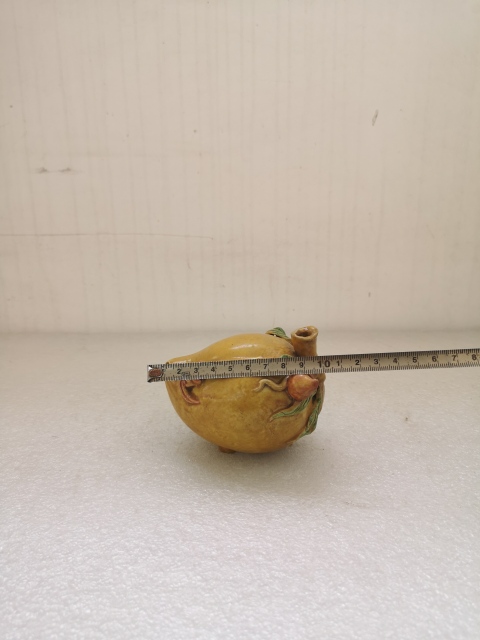 古玩陶瓷素三彩桃型水滴拍賣，當前價格450元