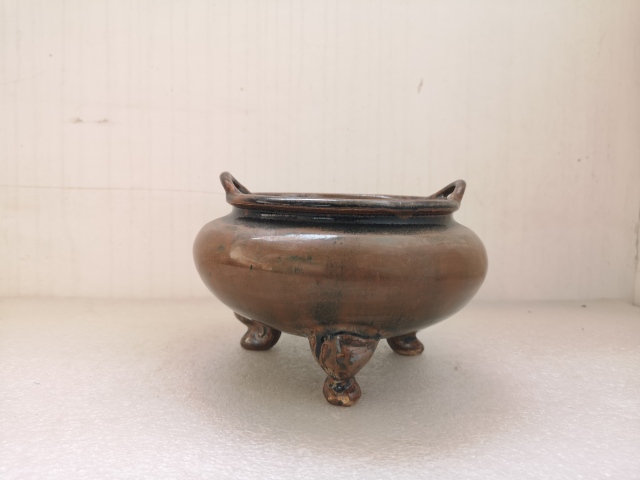 古玩陶瓷六十至八十年代褐釉三足香爐拍賣，當前價格480元