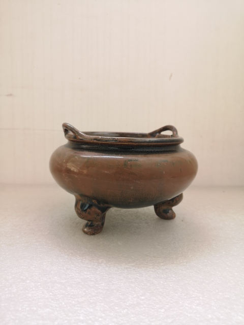 古玩陶瓷六十至八十年代褐釉三足香爐拍賣，當前價格480元