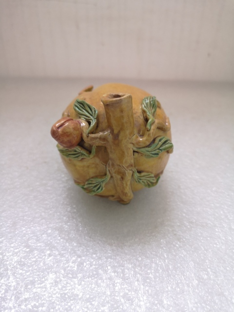 古玩陶瓷素三彩桃型水滴拍賣，當前價格450元