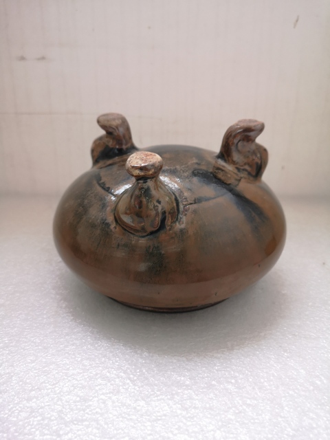 古玩陶瓷六十至八十年代褐釉三足香爐拍賣，當前價格480元