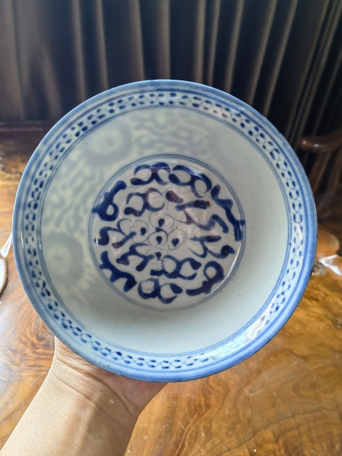 古玩陶瓷清中期·極品青花花卉紋大碗拍賣,當前價格1500元