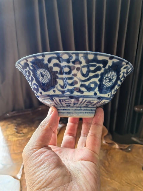 古玩陶瓷清中期·極品青花花卉紋大碗拍賣,當前價格1500元